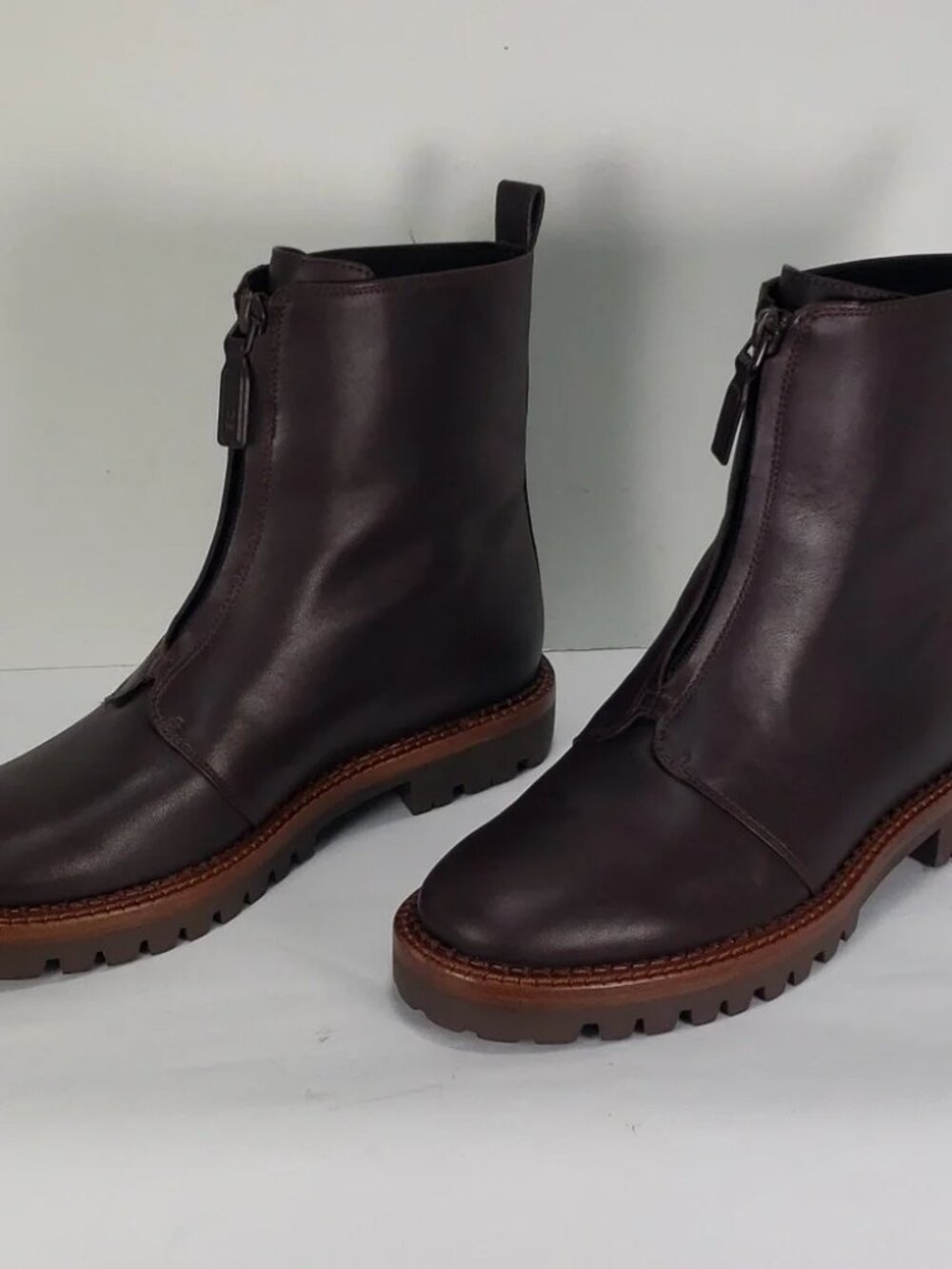 NWOT VINCE Cabria Genuine Leather Ankle Resistant Zip Front Boot Quiet Luxury